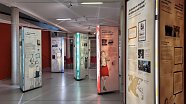 Bild: Ausstellungsbesucher zur Vernissage