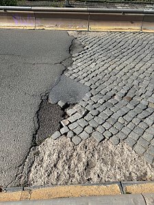 Bild: Br&uuml;cke Thomas-M&uuml;ntzer-Stra&szlig;e mit behobenen Stra&szlig;ensch&auml;den