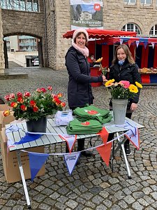 Niederlassungsleiterin Katrin Schiel am Stand der Deutschen Marktgilde auf dem Wochenmarkt in Nordhausen