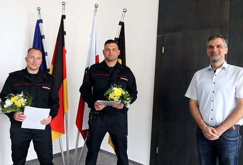 Ernennung zu Brandmeistern auf Probe Sebastian Rode und Toni Druselmann (von links) (Foto: ©Stadtverwaltung Nordhausen)