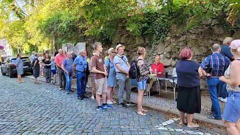 Besucher Splitterschutzgraben (Foto: ©Stadtverwaltung Nordhausen)