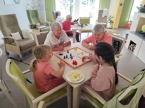 Beginn der Kooperation Kindertageseinrichtung „Kleine Spürnasen“  Caritas Altenpflegezentrum „St. Josefshaus“ (Foto: )