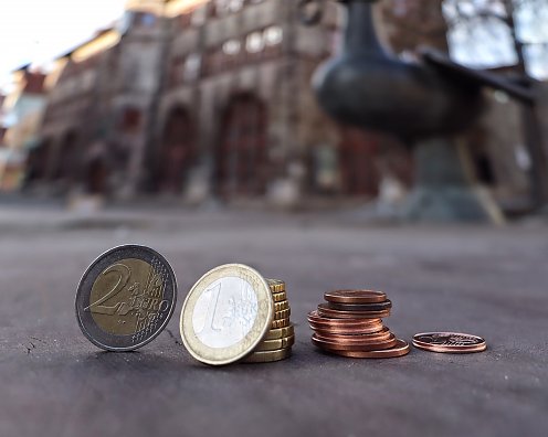 Bild: Der Nordh&auml;user Brunnen auf dem Marktplatz mit dem Rathaus im Hintergrund