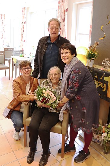 Bild: Herzliche Gl&uuml;ckw&uuml;nsche f&uuml;r Frau Margareta Glor zum 100. Geburtstag 