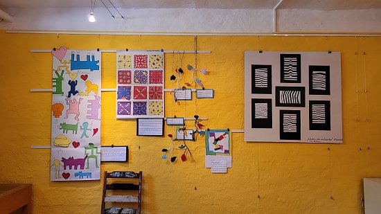Bild: Kleine H&auml;nde, gro&szlig;e Kunst: Scherenschnitte von Kindern im Kunsthaus Meyenburg 