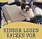 Kinder lesen Katzen vor