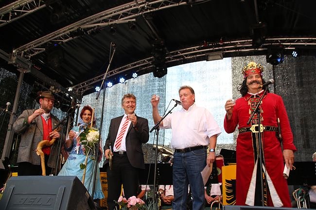 Rolandsfest 2015: Veranstalter Peter Winsel (Mitte) wünscht allen gutes Gelingen
