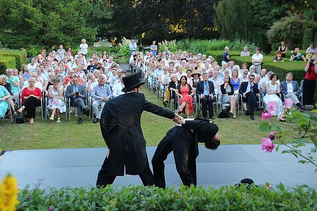 Vernissage im Park des Kunsthauses Meyenburg mit Ballett