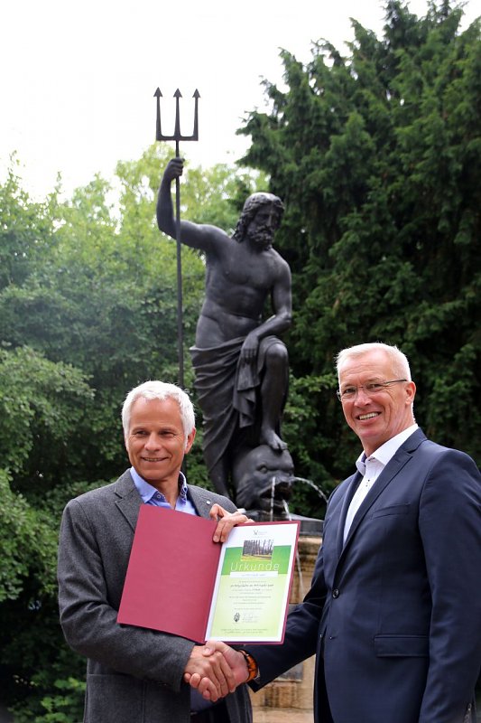 Übergabe Baumpflanzung StadtgrünFonds (SGL Steffen Meyer und Jörg Prophet)