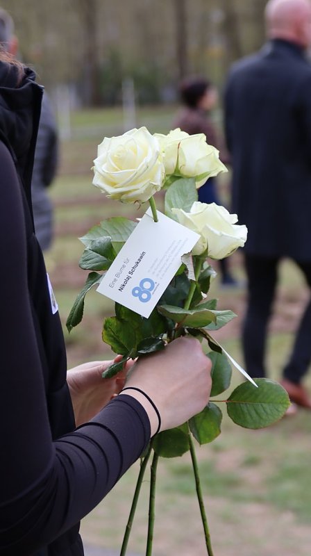 Wiedereröffnung des Ehrenfriedhofs 