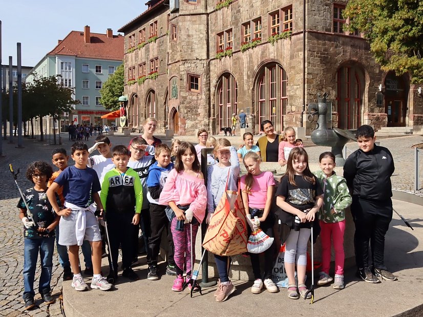 Auch die Schulen der Stadt Nordhausen sammeln fleißig Müll, beispielsweise die Klasse 4c der Staatlichen Grundschule „Bertolt Brecht“ (Foto: Stadtverwaltung Nordhausen)