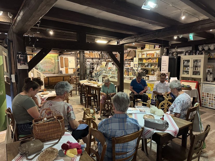 Bild: Historische Handarbeit neu entdeckt: Spinnkreis im Museum Tabakspeicher