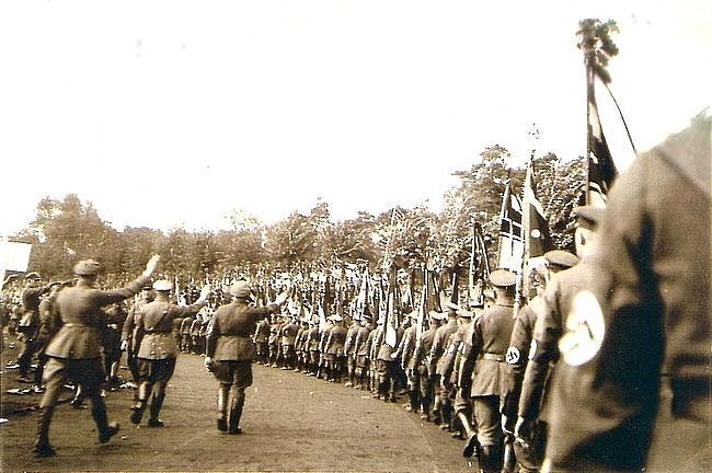 Aufmarsch 1931 (Foto: Archiv Kz-Gedenkstätte Mittelbau-Dora)